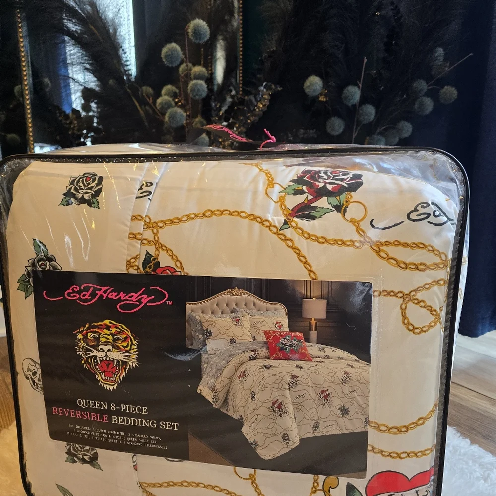 Ed Hardy Queen reversible 8piece Bedding set new